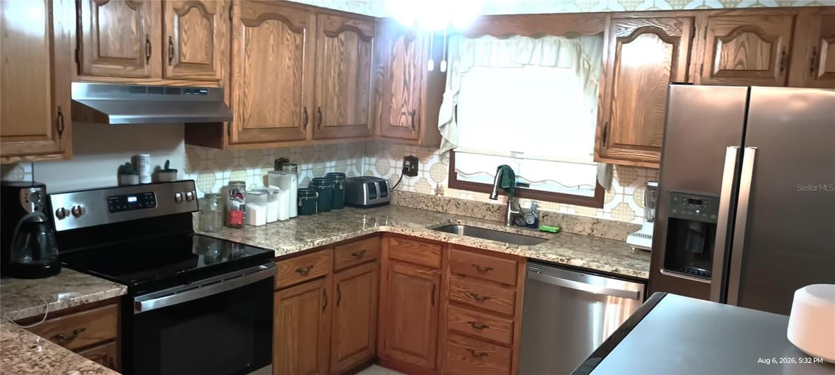 148 HICKS AVENUE — photo 5 of 27