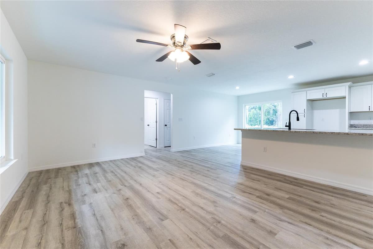 1057 TIMBERLAKE ROAD — photo 10 of 47