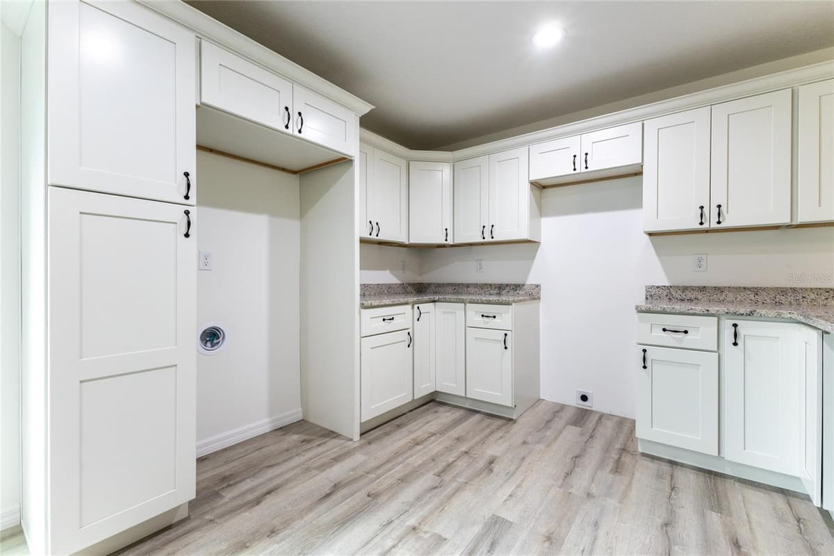 1057 TIMBERLAKE ROAD — photo 15 of 47