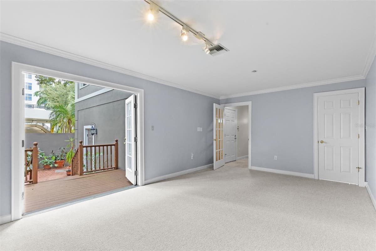 3007 MASON STREET — photo 7 of 34