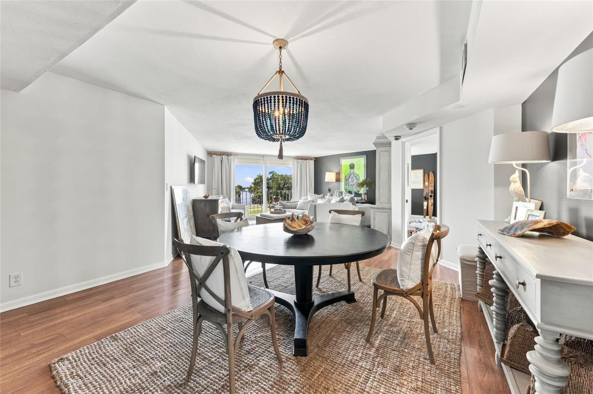 2611 BAYSHORE BOULEVARD — photo 12 of 56