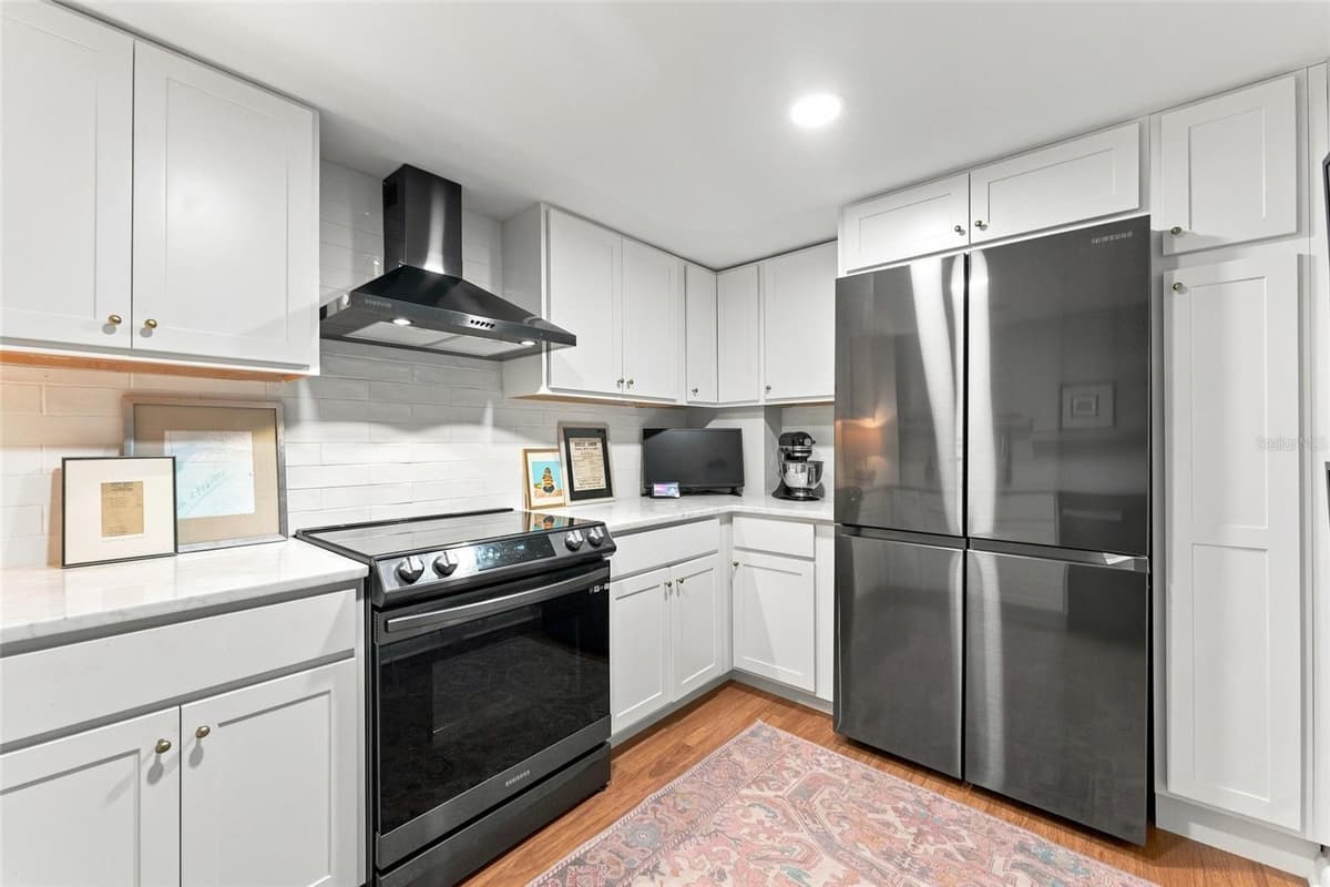 2611 BAYSHORE BOULEVARD — photo 14 of 56