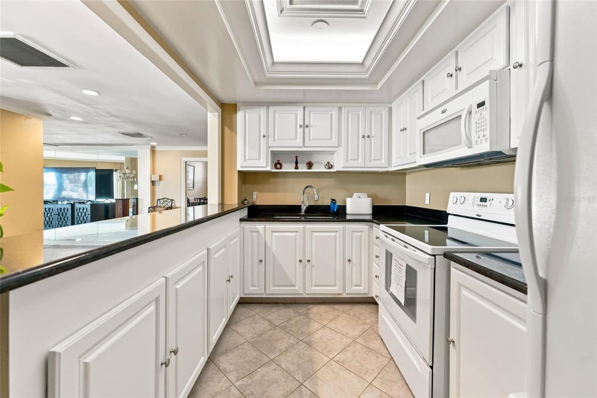 2611 BAYSHORE BOULEVARD — photo 45 of 56
