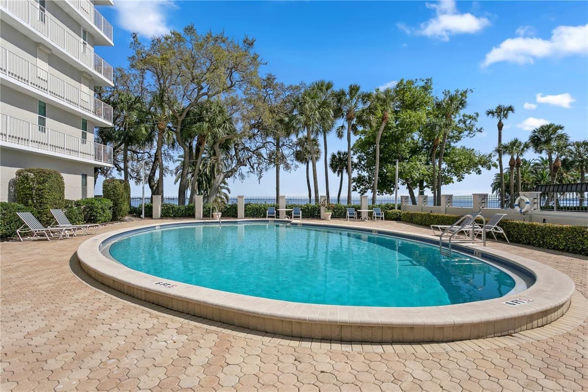 2611 BAYSHORE BOULEVARD — photo 37 of 56