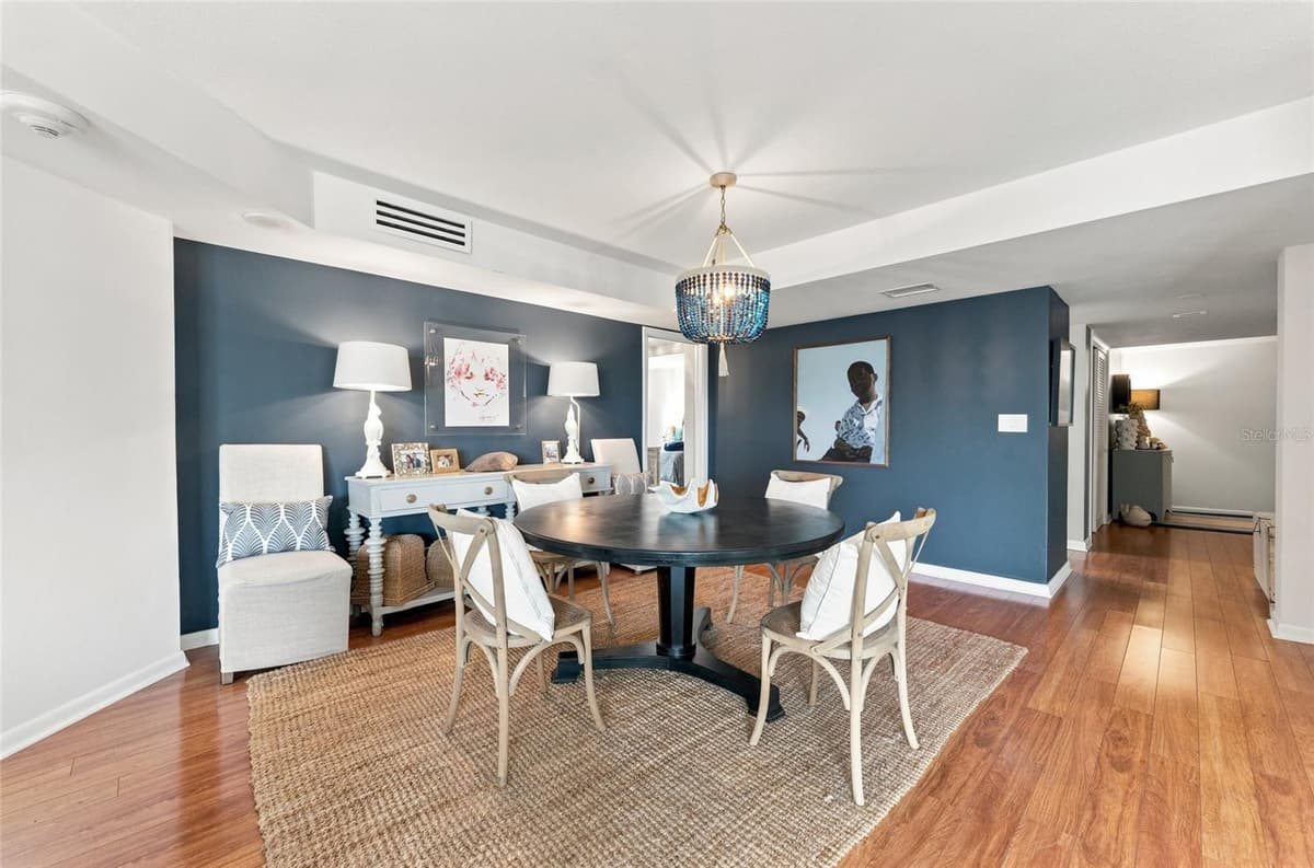 2611 BAYSHORE BOULEVARD — photo 11 of 56
