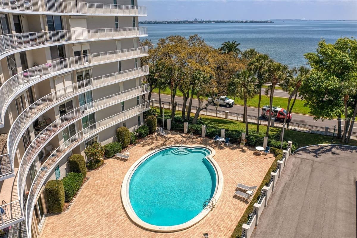 2611 BAYSHORE BOULEVARD — photo 36 of 56