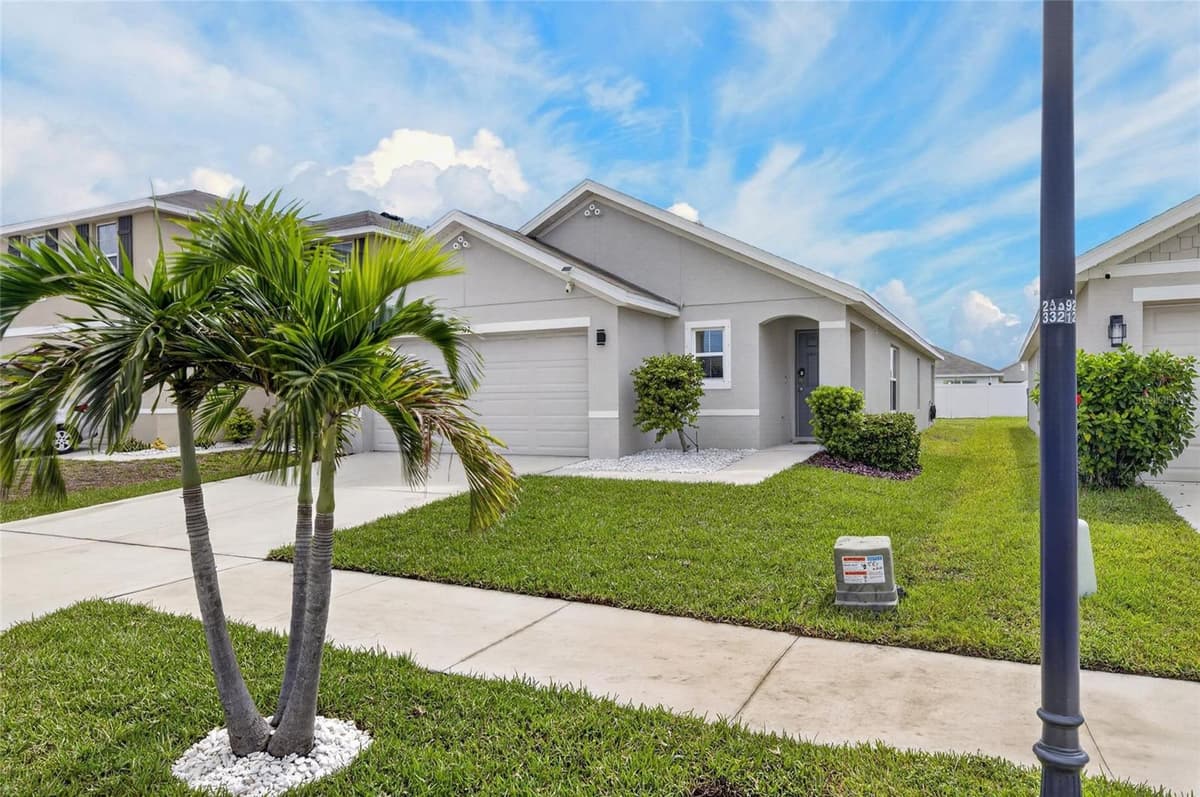 579 OLIVE CONCH STREET — photo 3 of 52