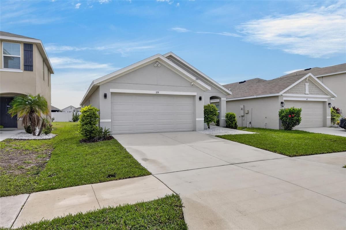 579 OLIVE CONCH STREET — photo 2 of 52