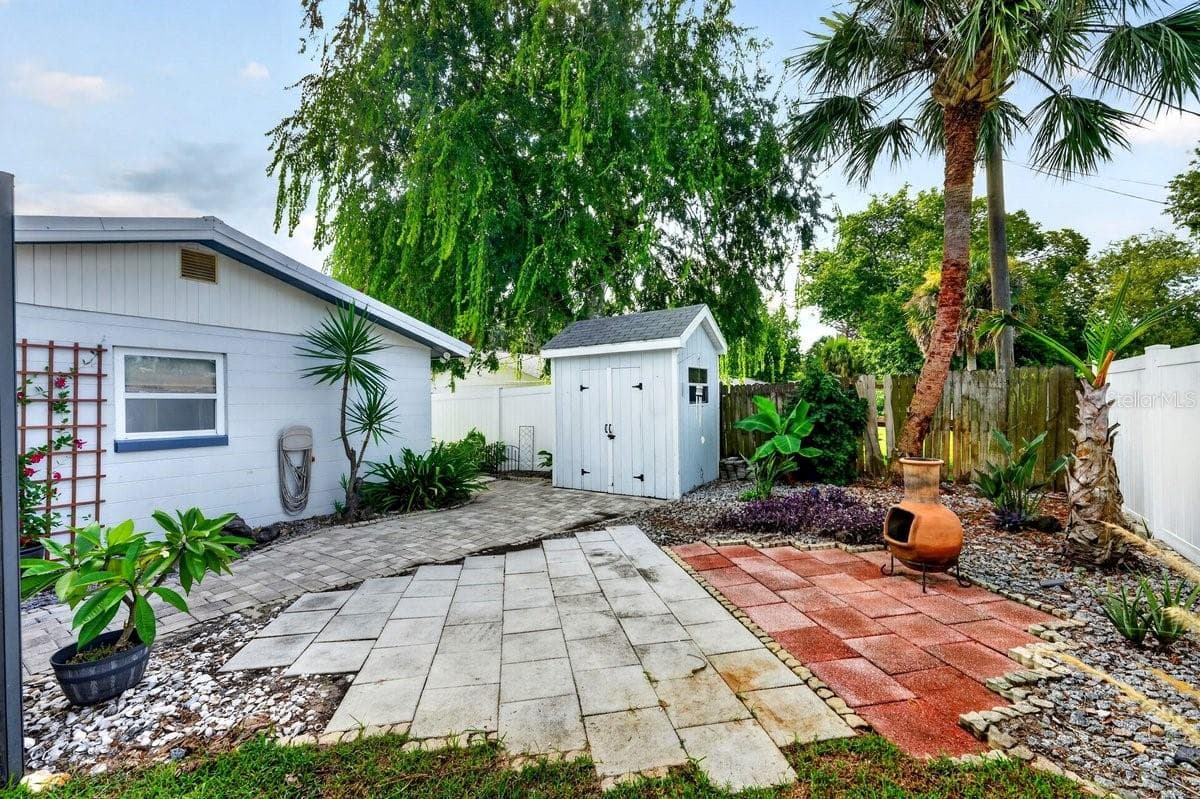 237 BRITTANY AVENUE — photo 40 of 41