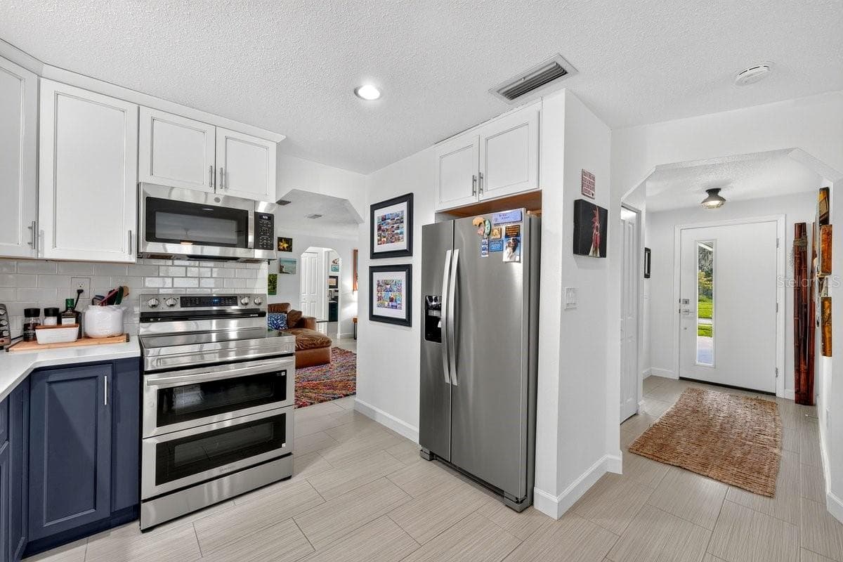 237 BRITTANY AVENUE — photo 10 of 41