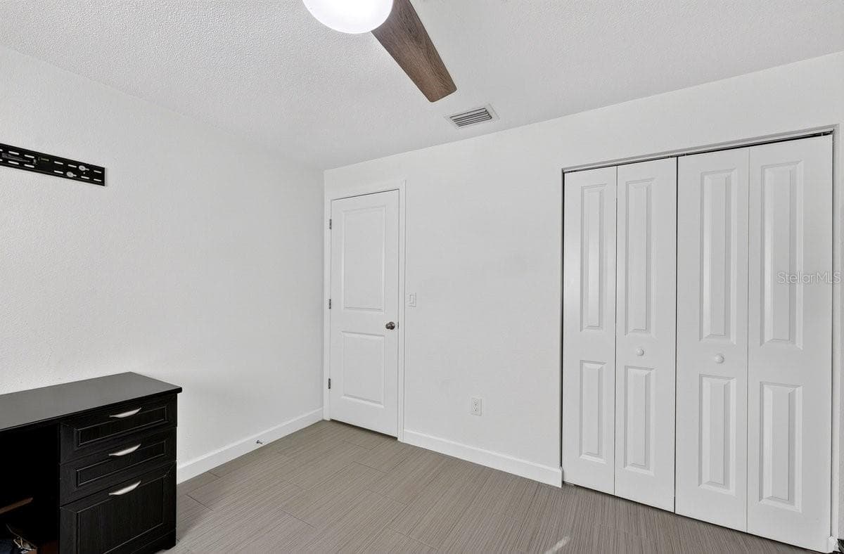 237 BRITTANY AVENUE — photo 12 of 41