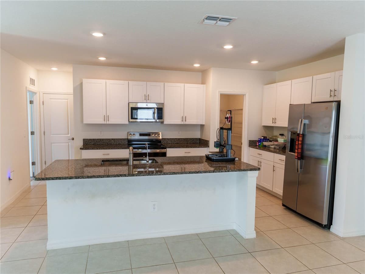 13693 NEWBRIDGE STREET — photo 4 of 41