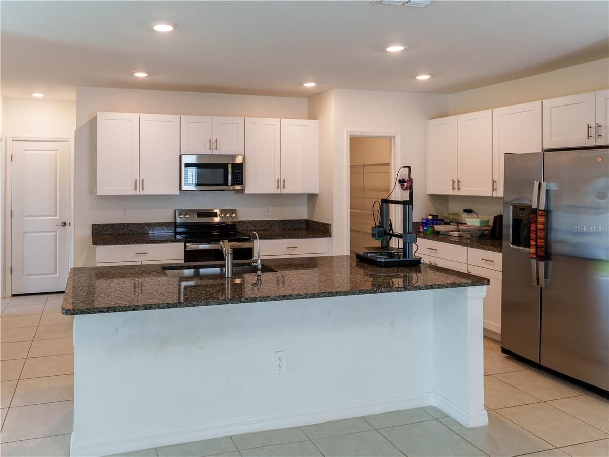 13693 NEWBRIDGE STREET — photo 5 of 41