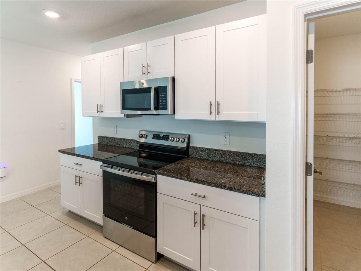 13693 NEWBRIDGE STREET — photo 6 of 41