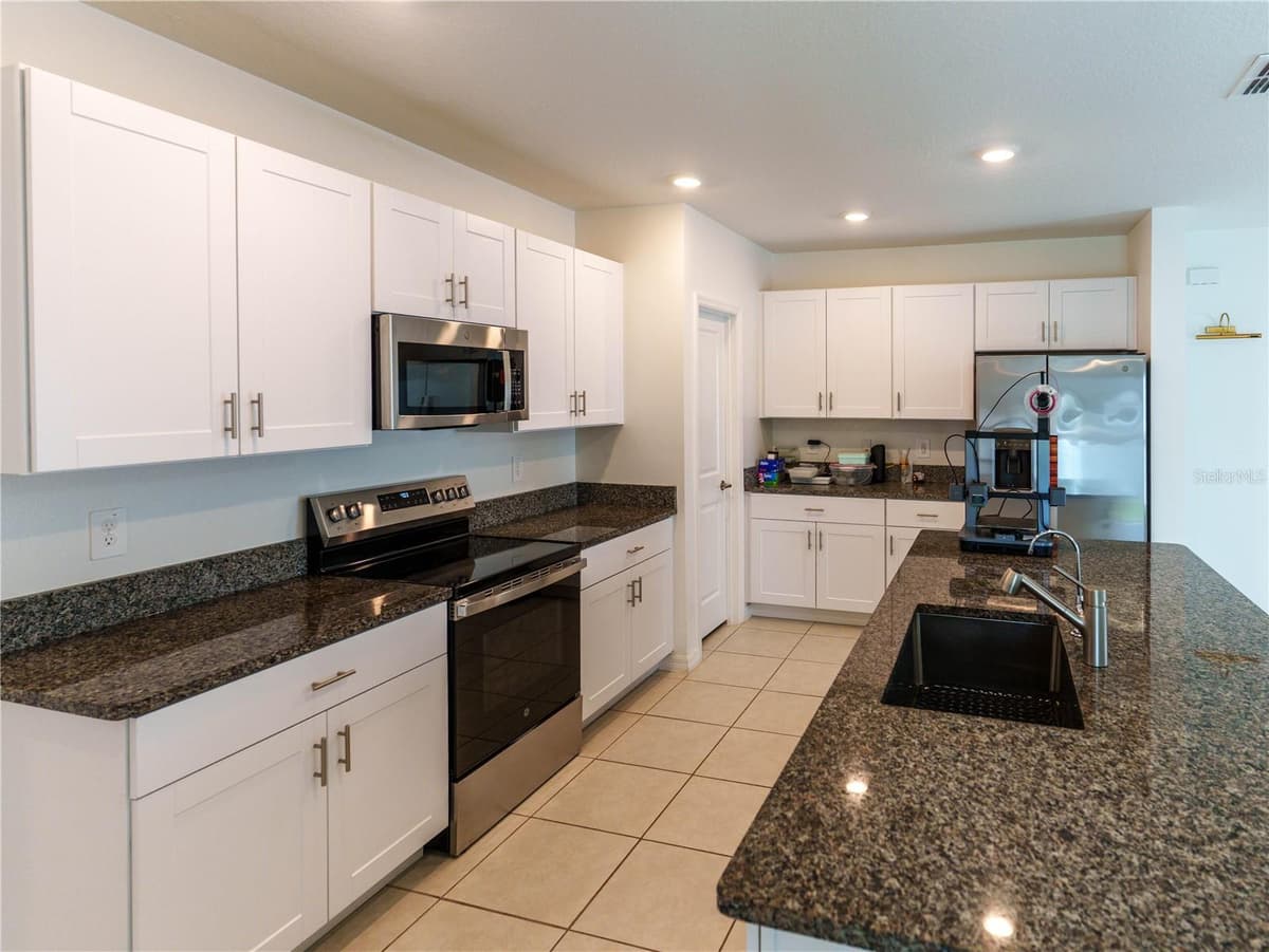 13693 NEWBRIDGE STREET — photo 8 of 41
