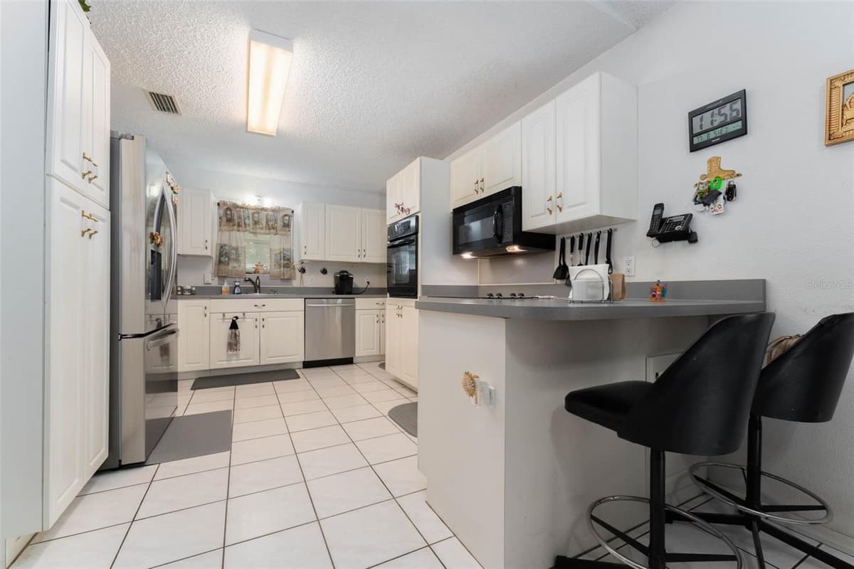 15370 APACHE DRIVE — photo 11 of 35