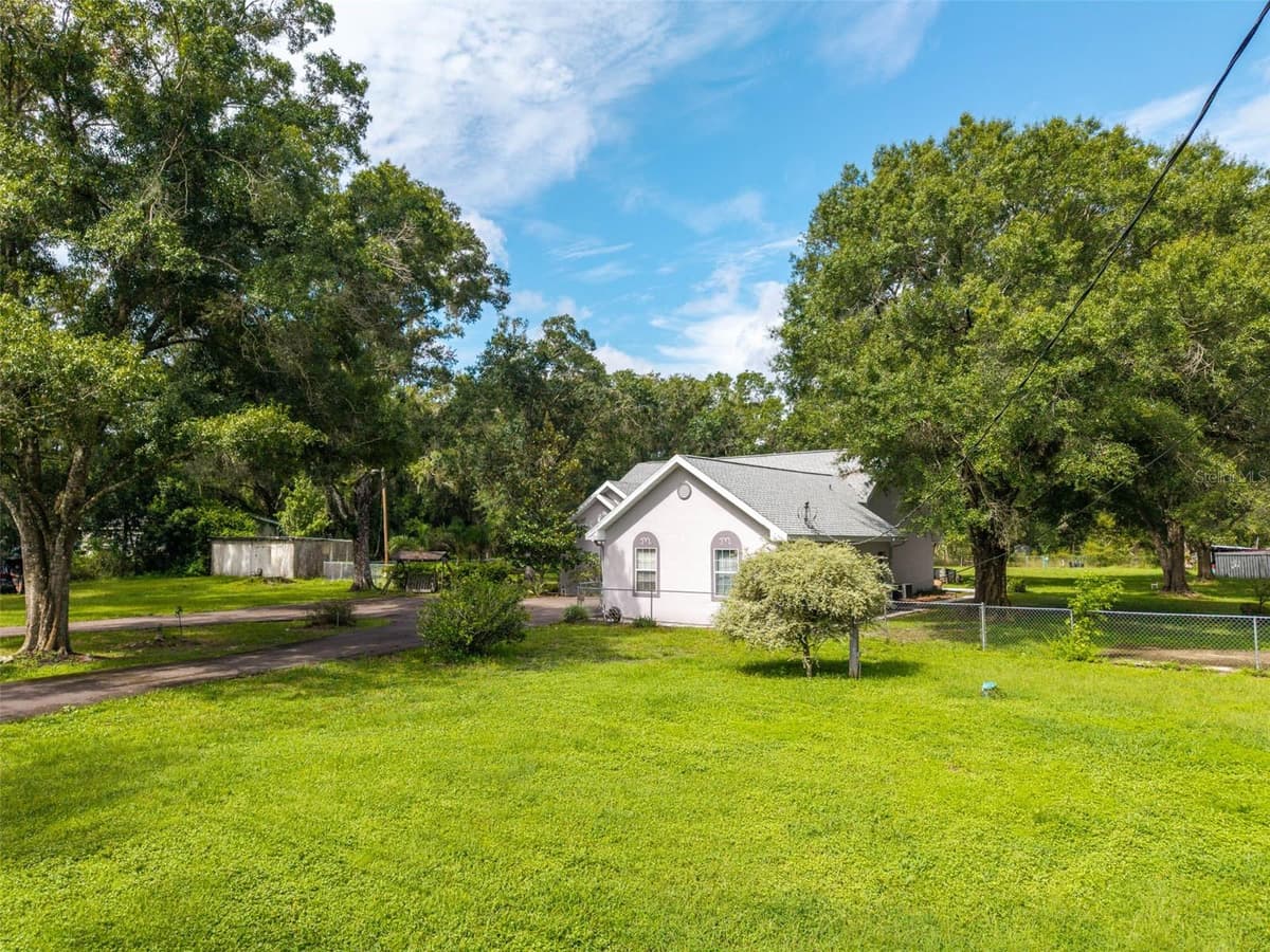 15370 APACHE DRIVE — photo 3 of 35