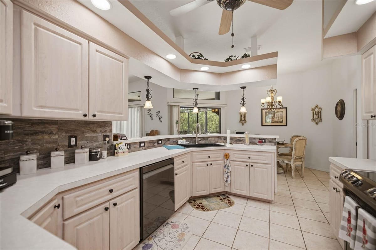 4710 MUSTANG BOULEVARD — photo 17 of 40