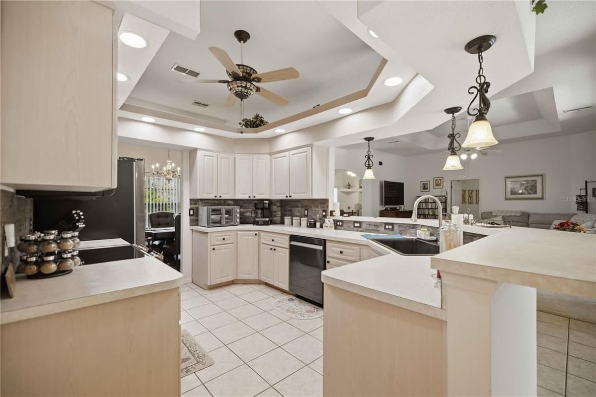 4710 MUSTANG BOULEVARD — photo 18 of 40