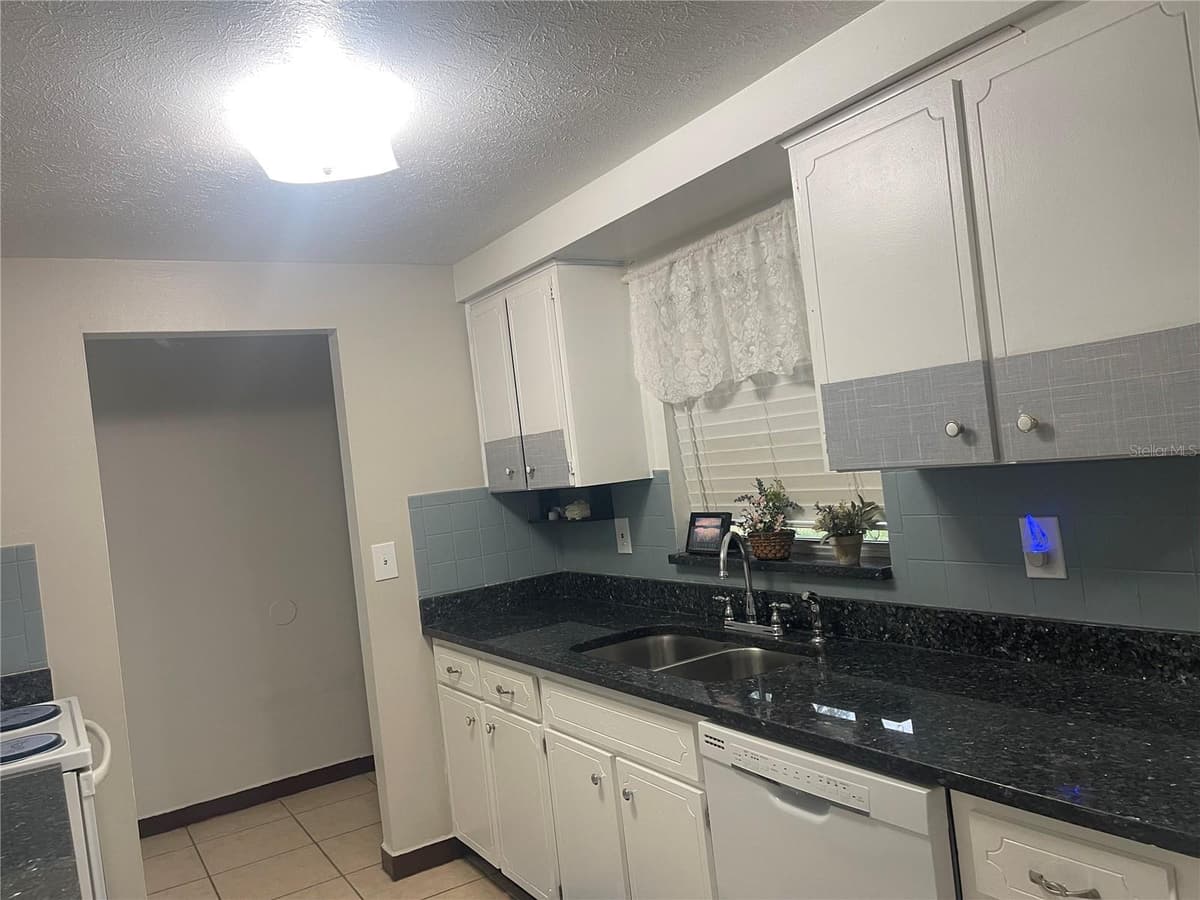 8415 GOMEZ AVENUE — photo 8 of 62