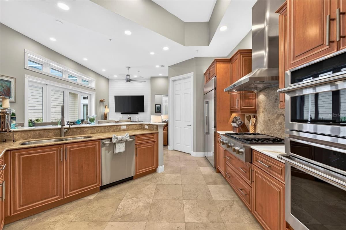 4616 OAK HAMMOCK COURT — photo 33 of 84