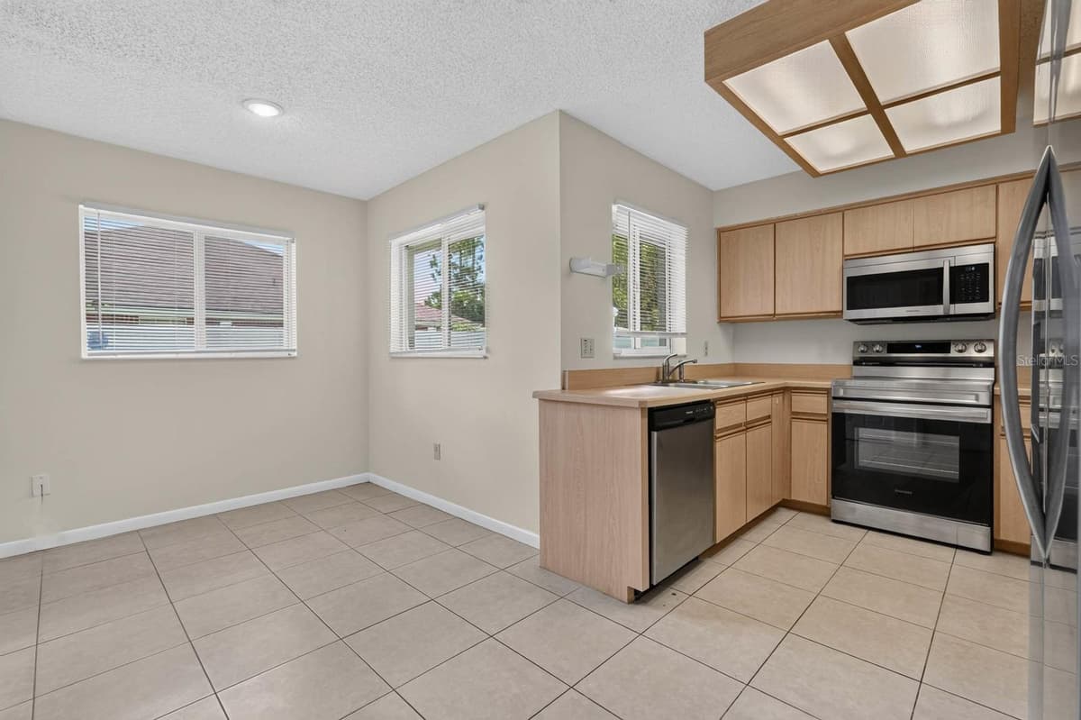 22 PINELYNN LANE — photo 11 of 43
