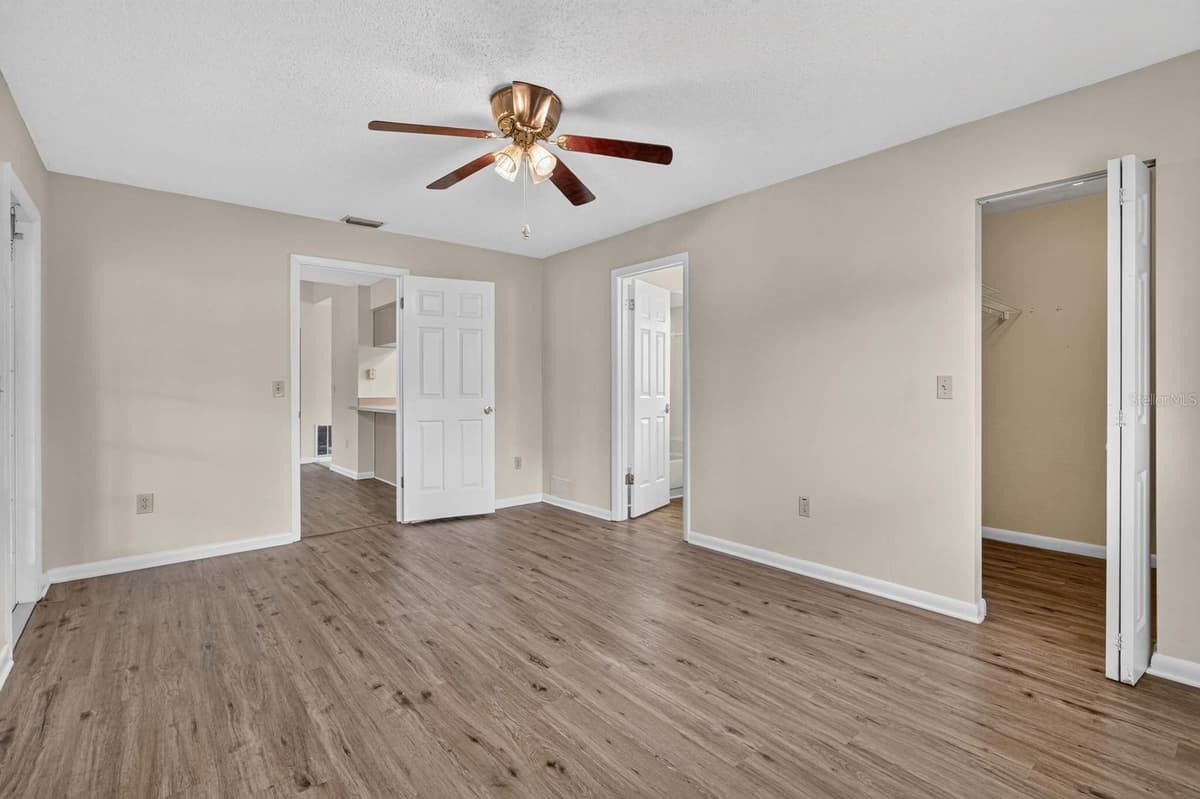 22 PINELYNN LANE — photo 22 of 43