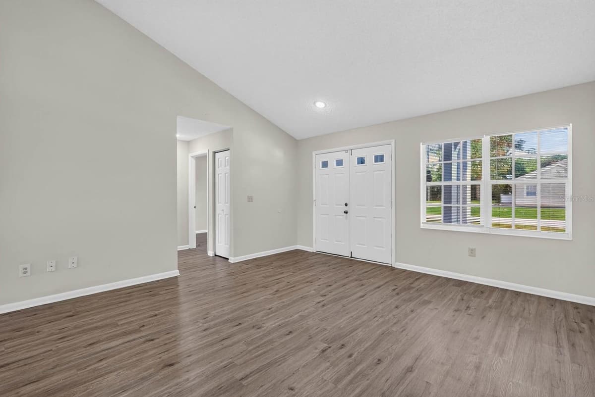 22 PINELYNN LANE — photo 4 of 43