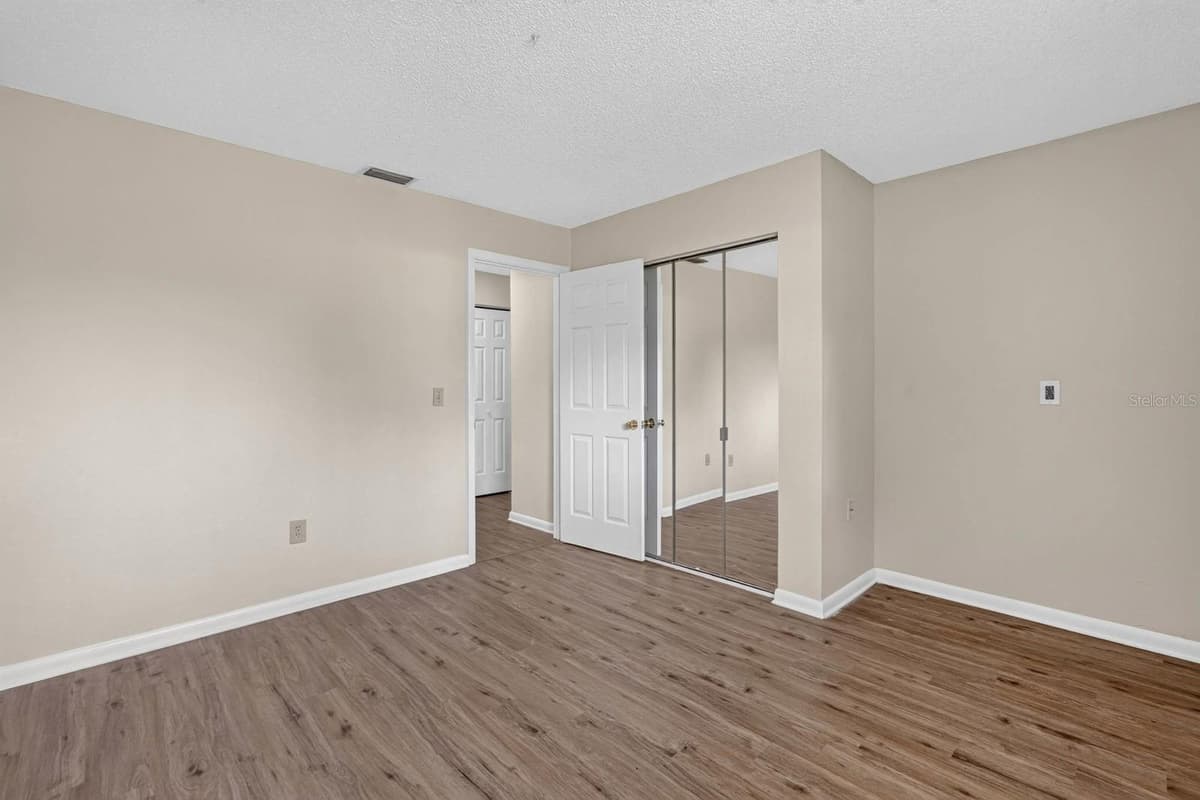 22 PINELYNN LANE — photo 31 of 43