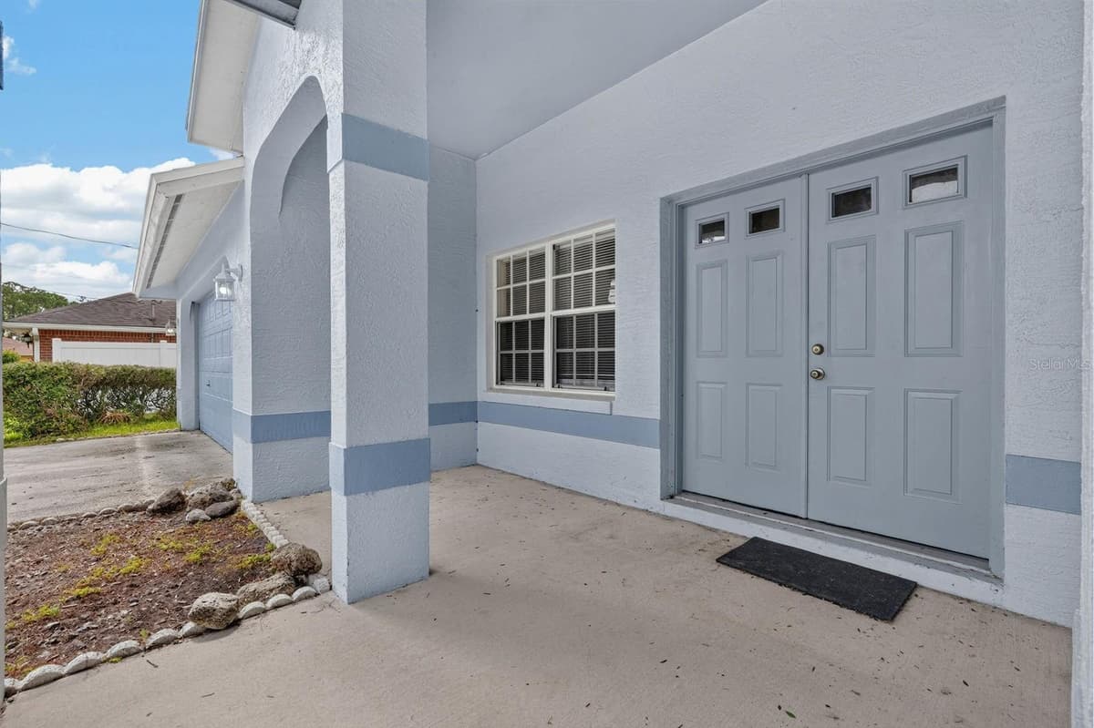 22 PINELYNN LANE — photo 2 of 43