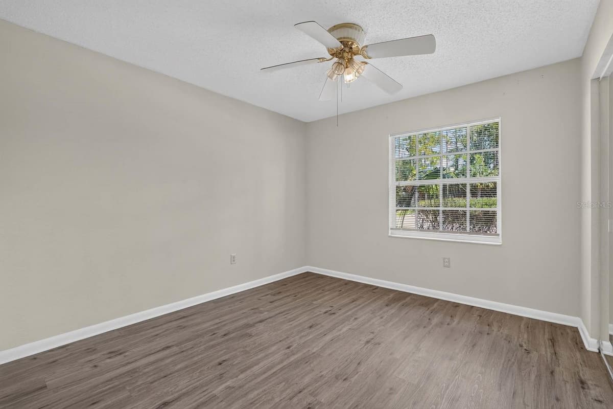22 PINELYNN LANE — photo 27 of 43