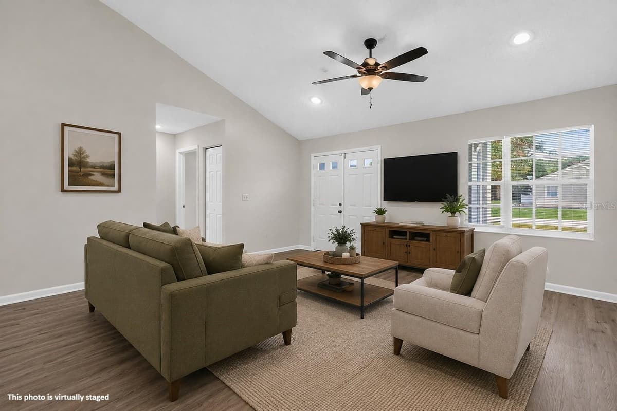 22 PINELYNN LANE — photo 3 of 43