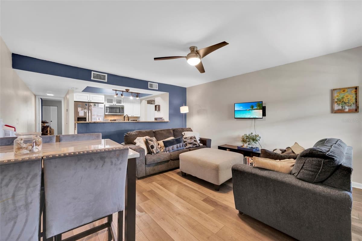 2400 WINDING CREEK BOULEVARD — photo 4 of 20