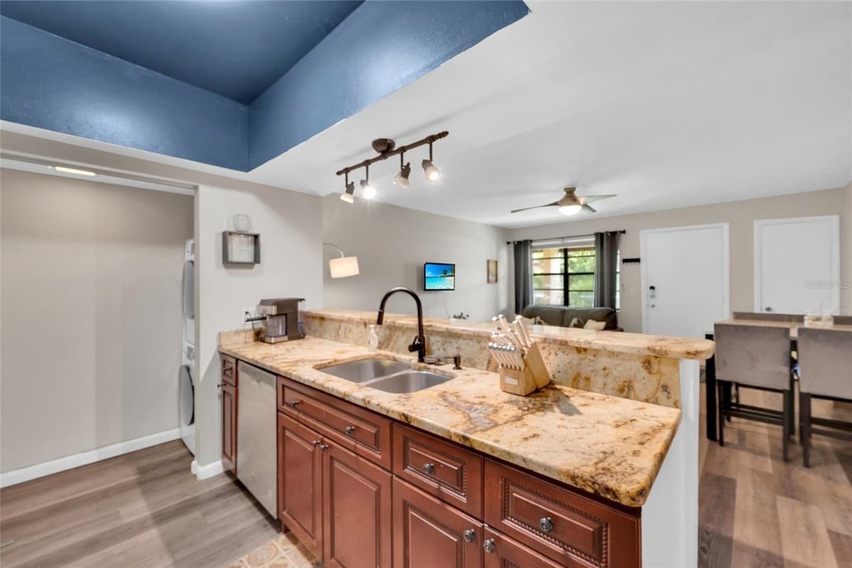 2400 WINDING CREEK BOULEVARD — photo 6 of 20