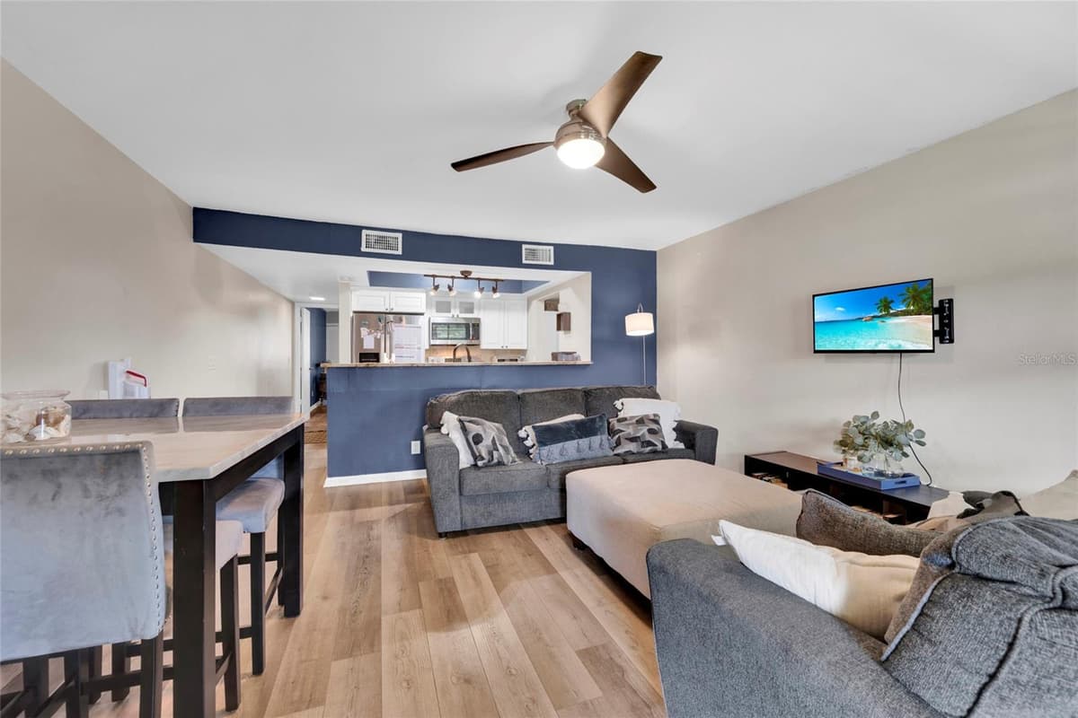 2400 WINDING CREEK BOULEVARD — photo 3 of 20