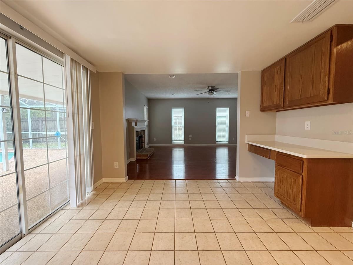 2609 CRESTFIELD DRIVE — photo 8 of 23