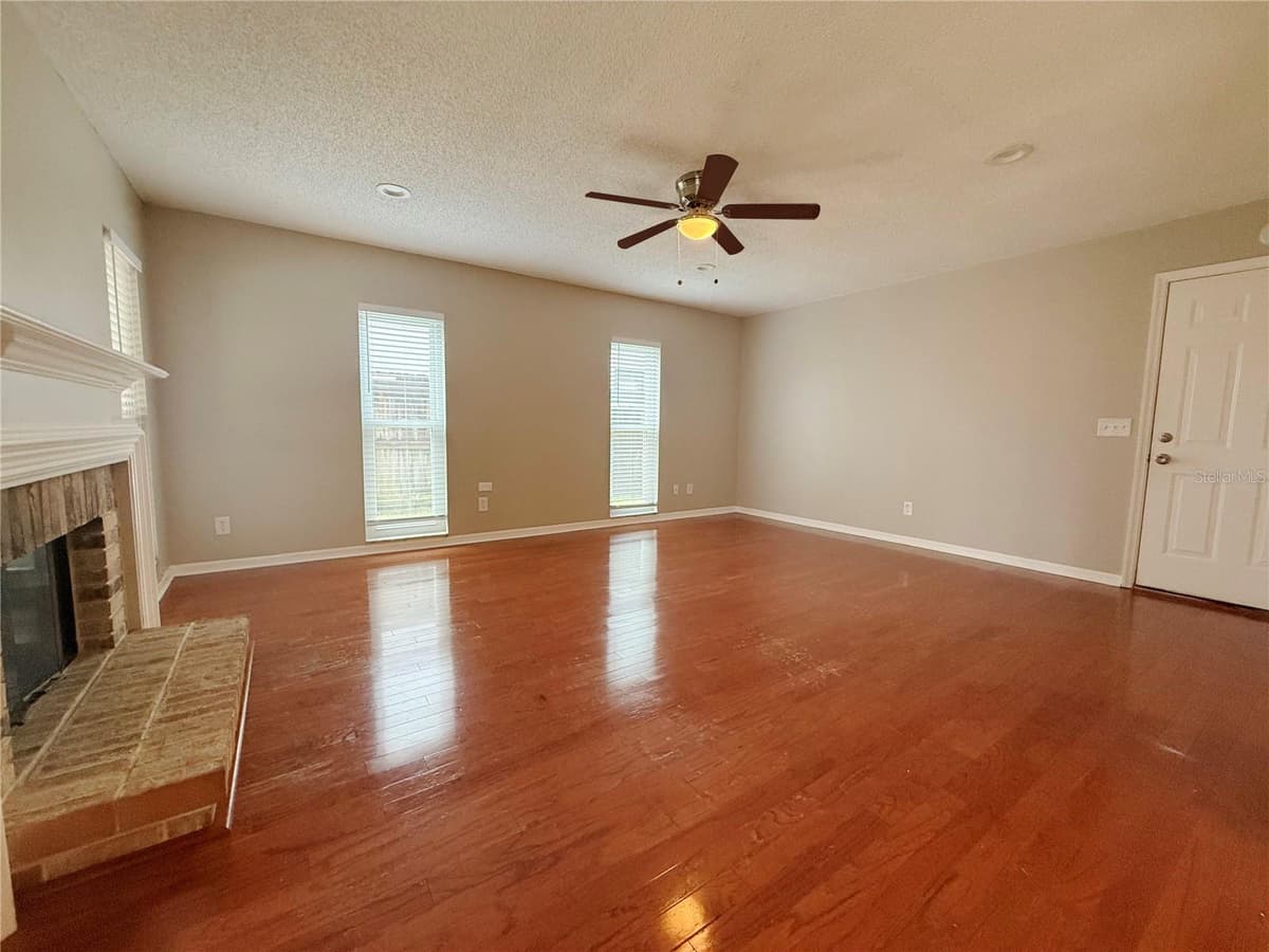 2609 CRESTFIELD DRIVE — photo 9 of 23