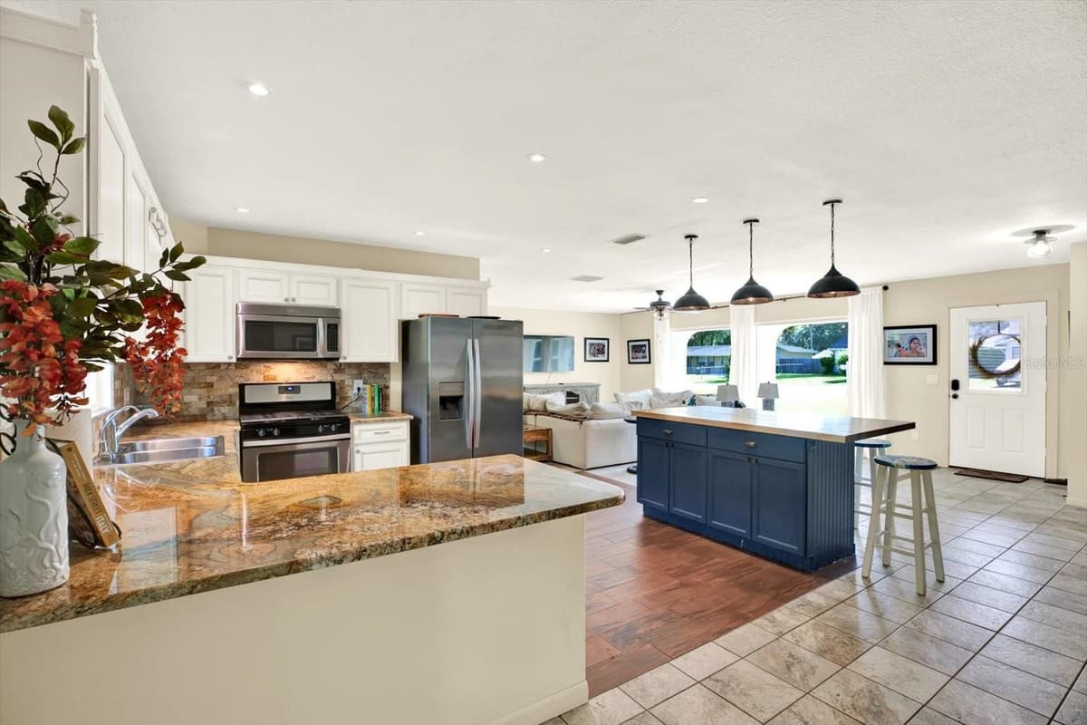 4064 CONCORD DRIVE — photo 15 of 46