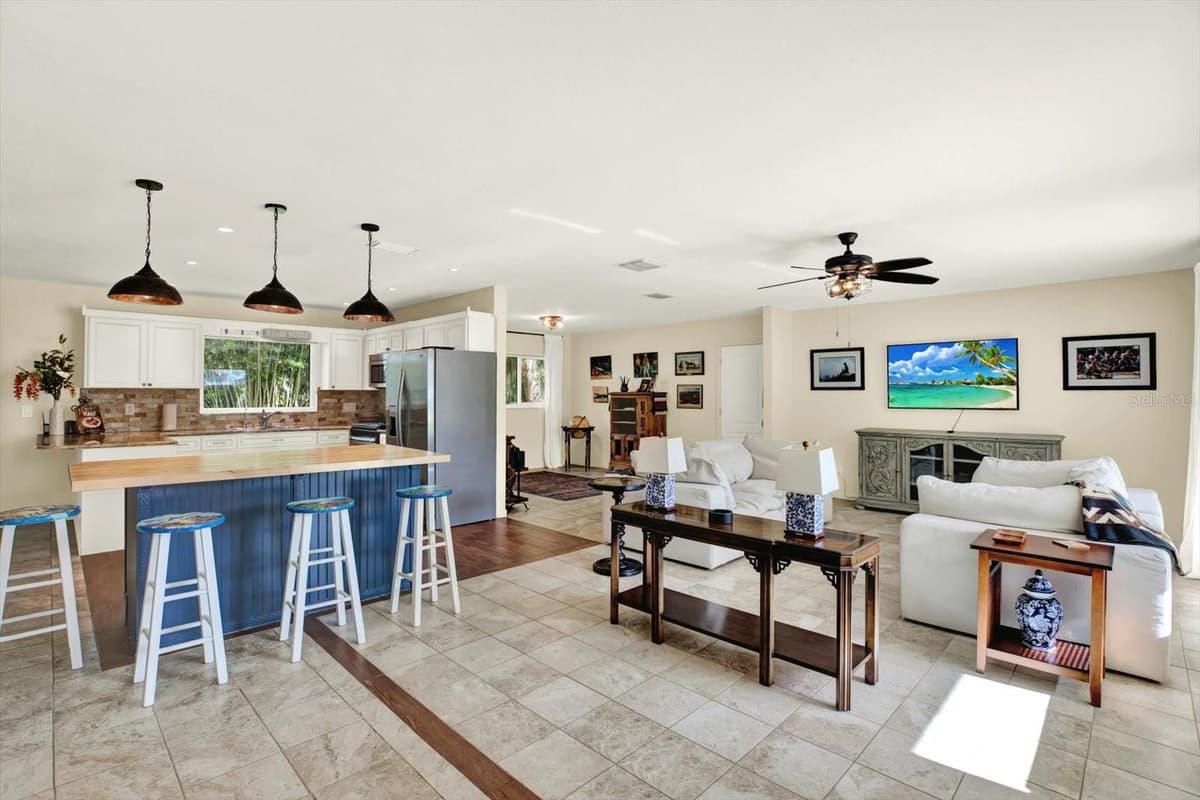 4064 CONCORD DRIVE — photo 9 of 46