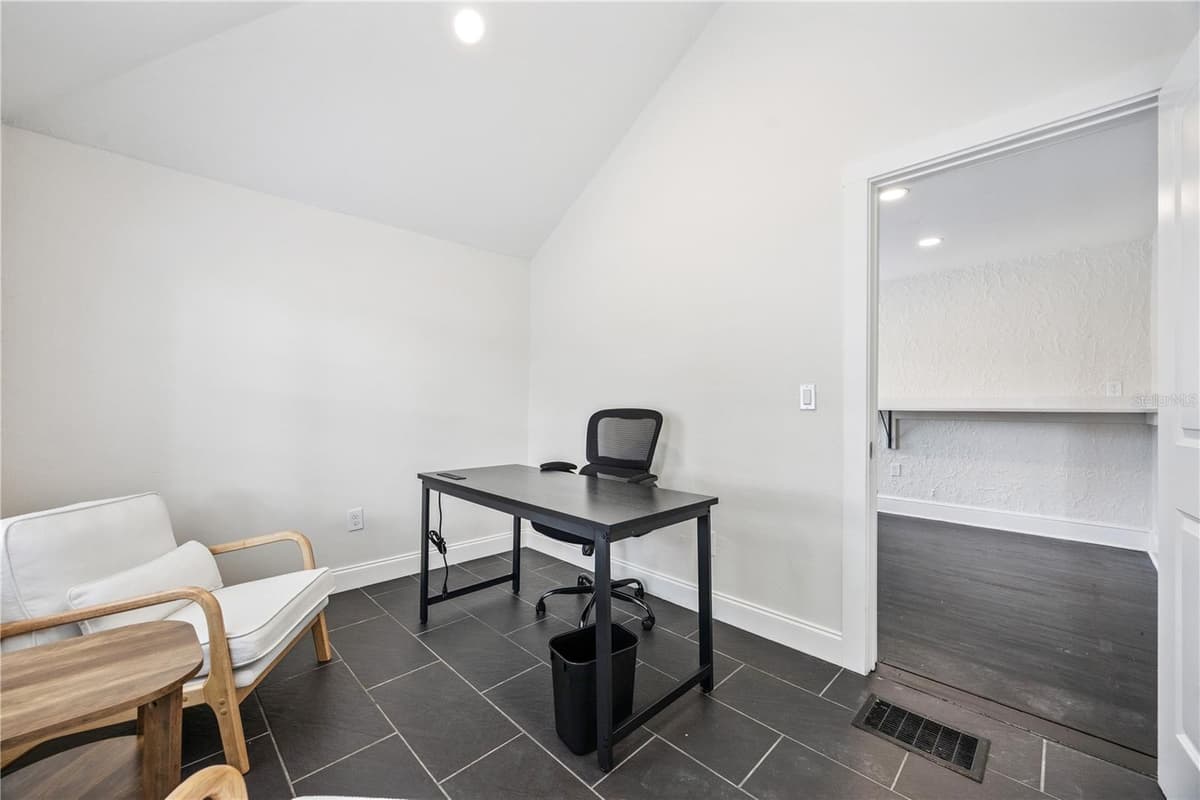 25 PINECREST AVENUE — photo 30 of 52