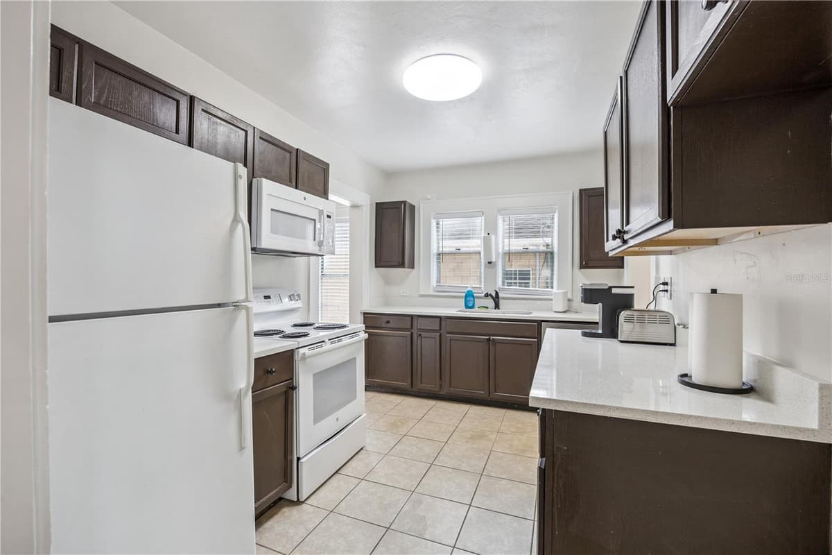 25 PINECREST AVENUE — photo 13 of 52