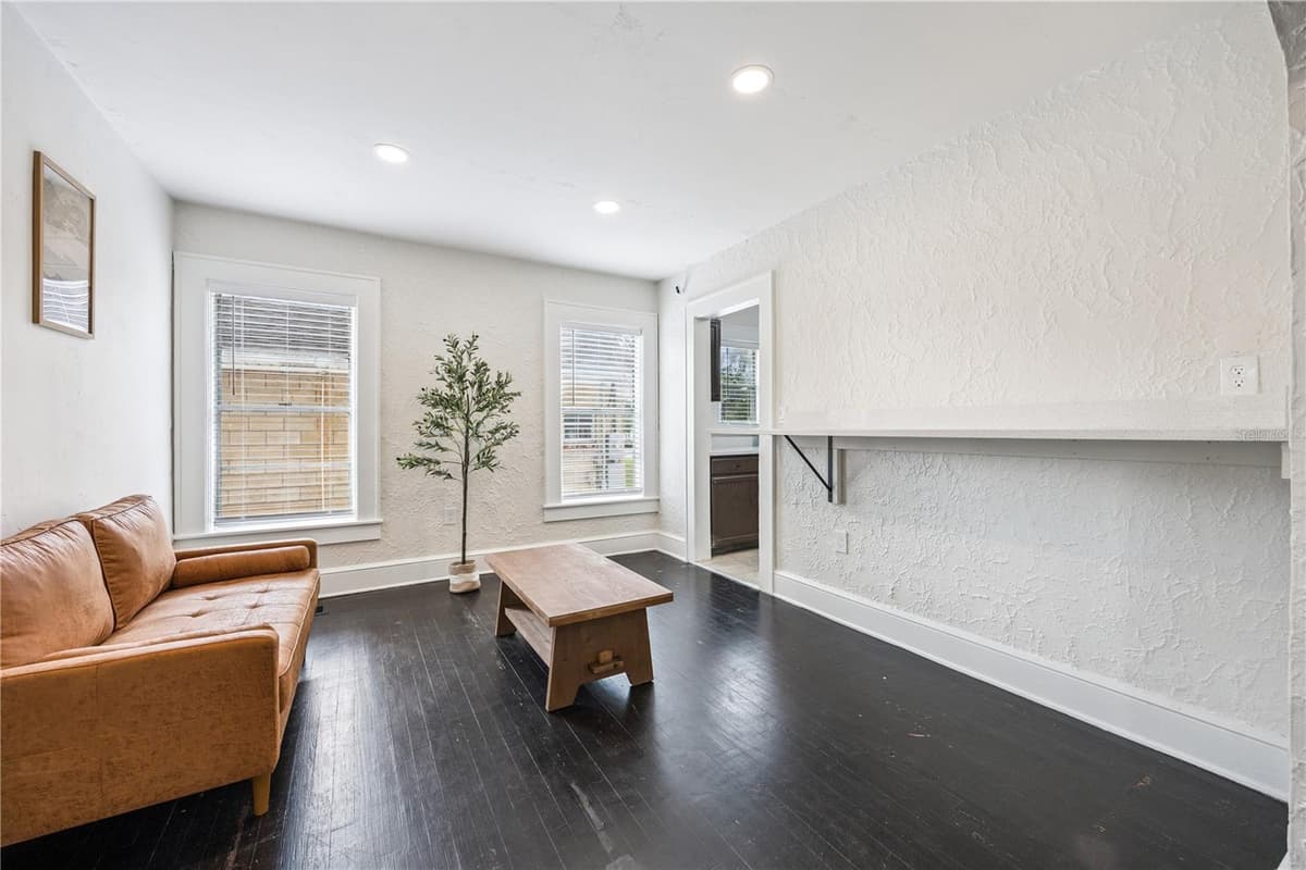 25 PINECREST AVENUE — photo 11 of 52