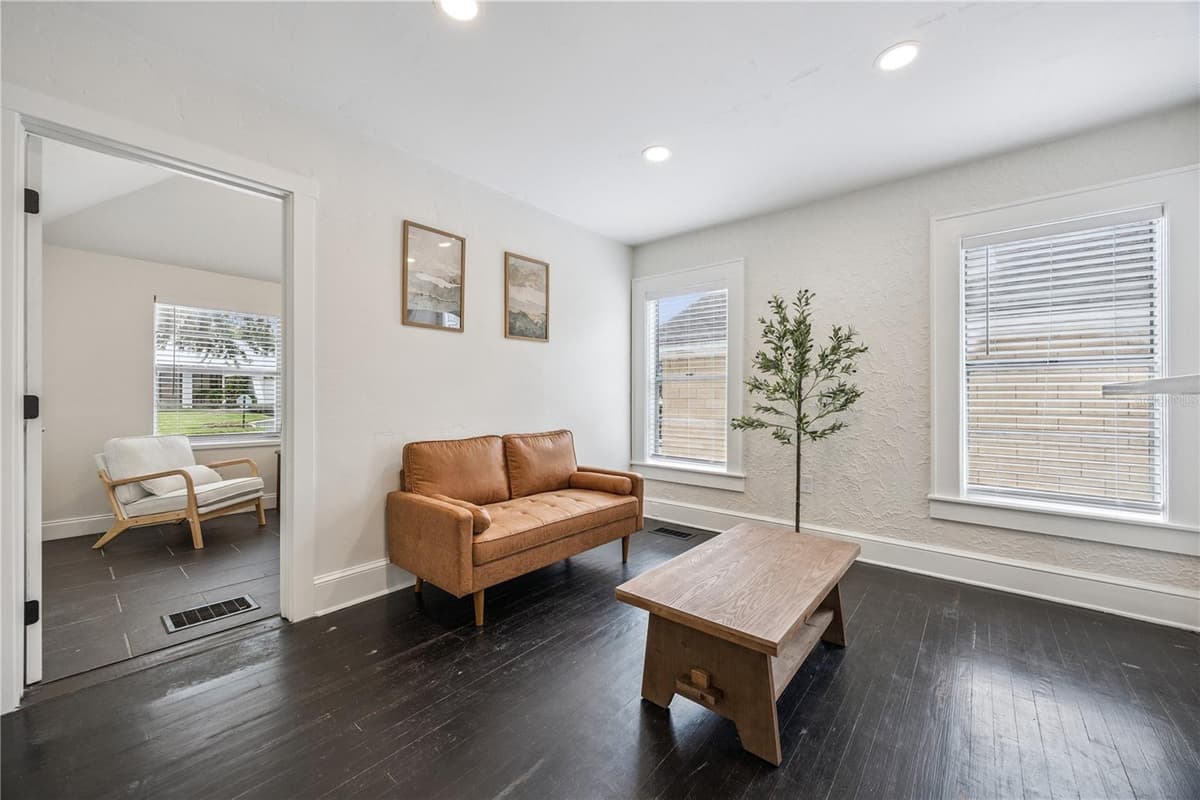 25 PINECREST AVENUE — photo 4 of 52