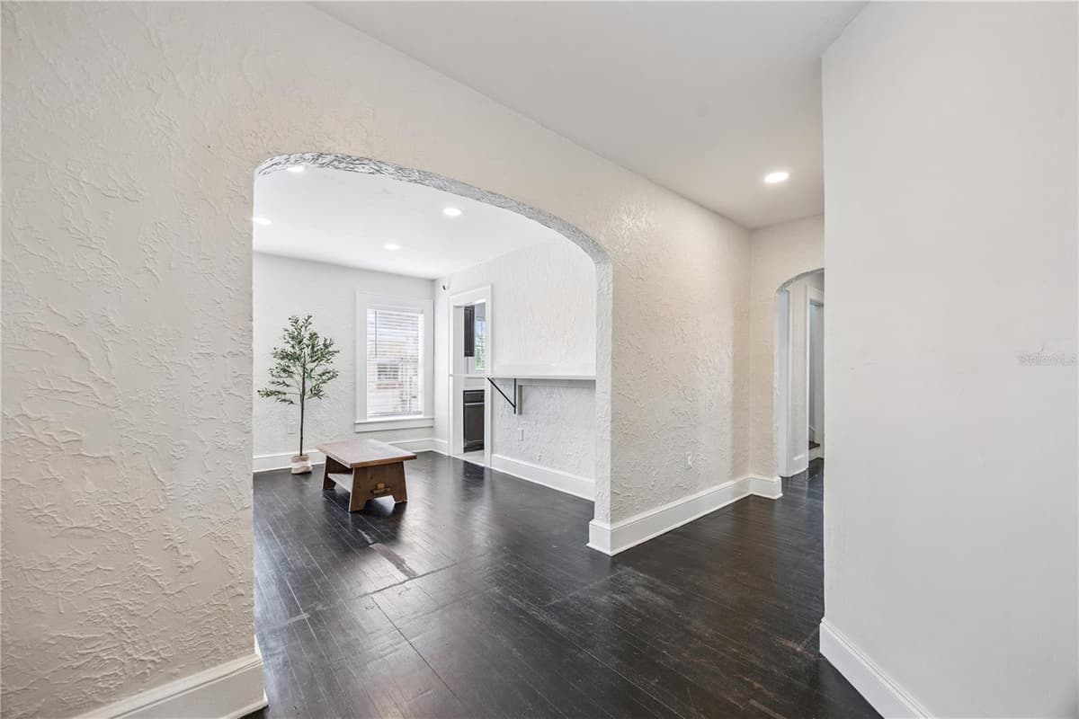 25 PINECREST AVENUE — photo 9 of 52
