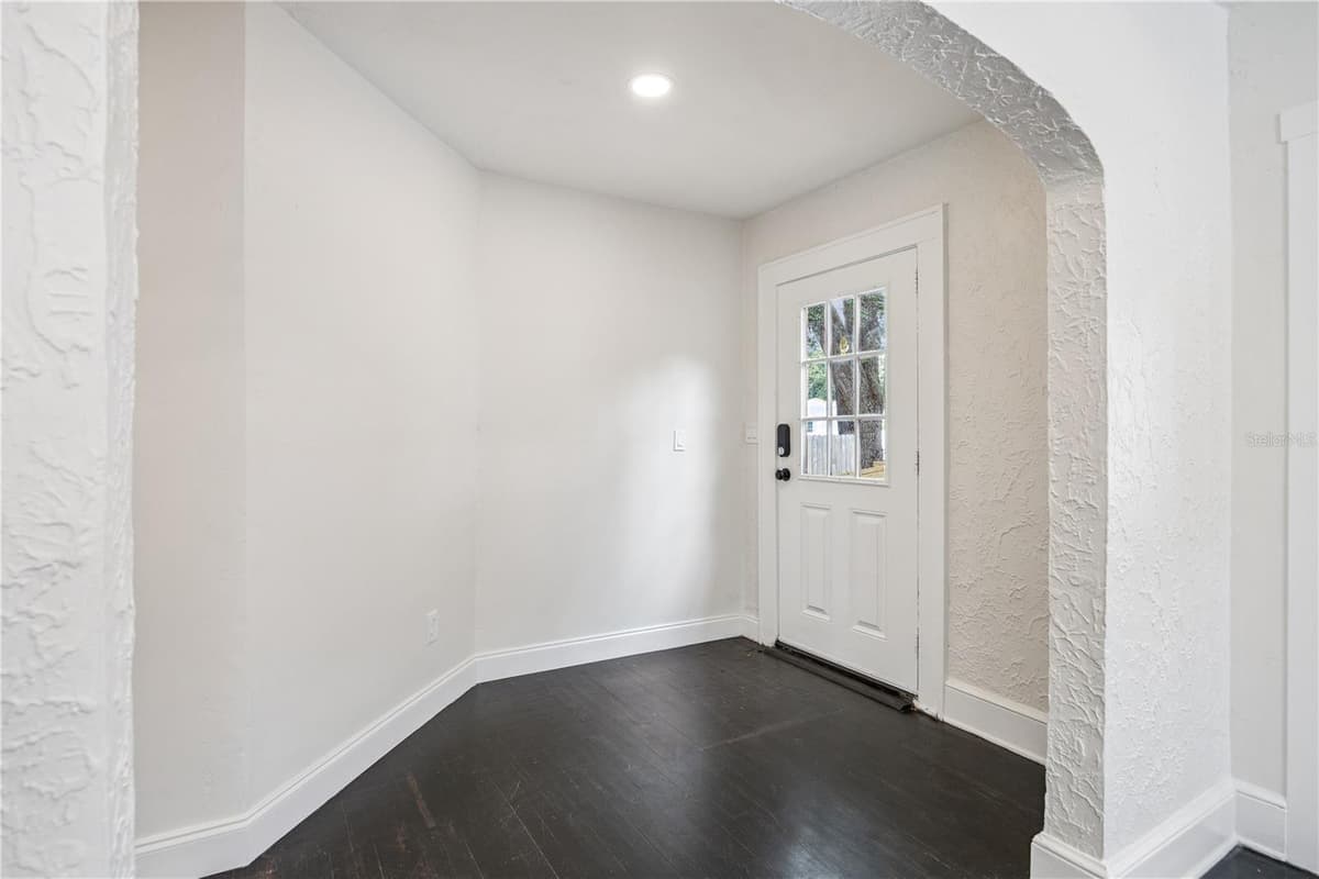 25 PINECREST AVENUE — photo 10 of 52
