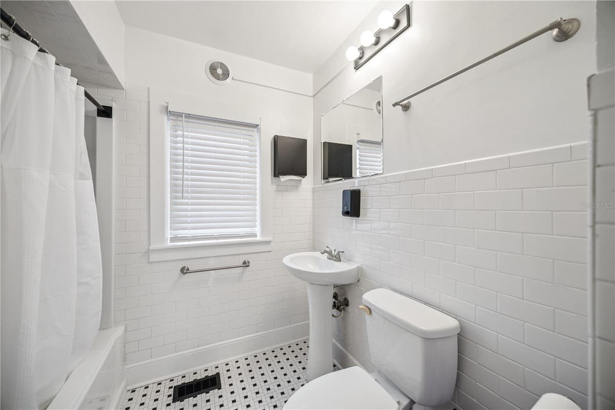 25 PINECREST AVENUE — photo 31 of 52