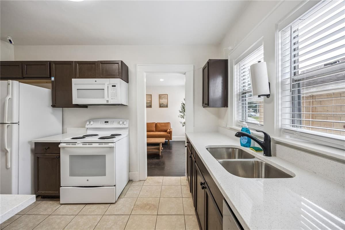 25 PINECREST AVENUE — photo 16 of 52