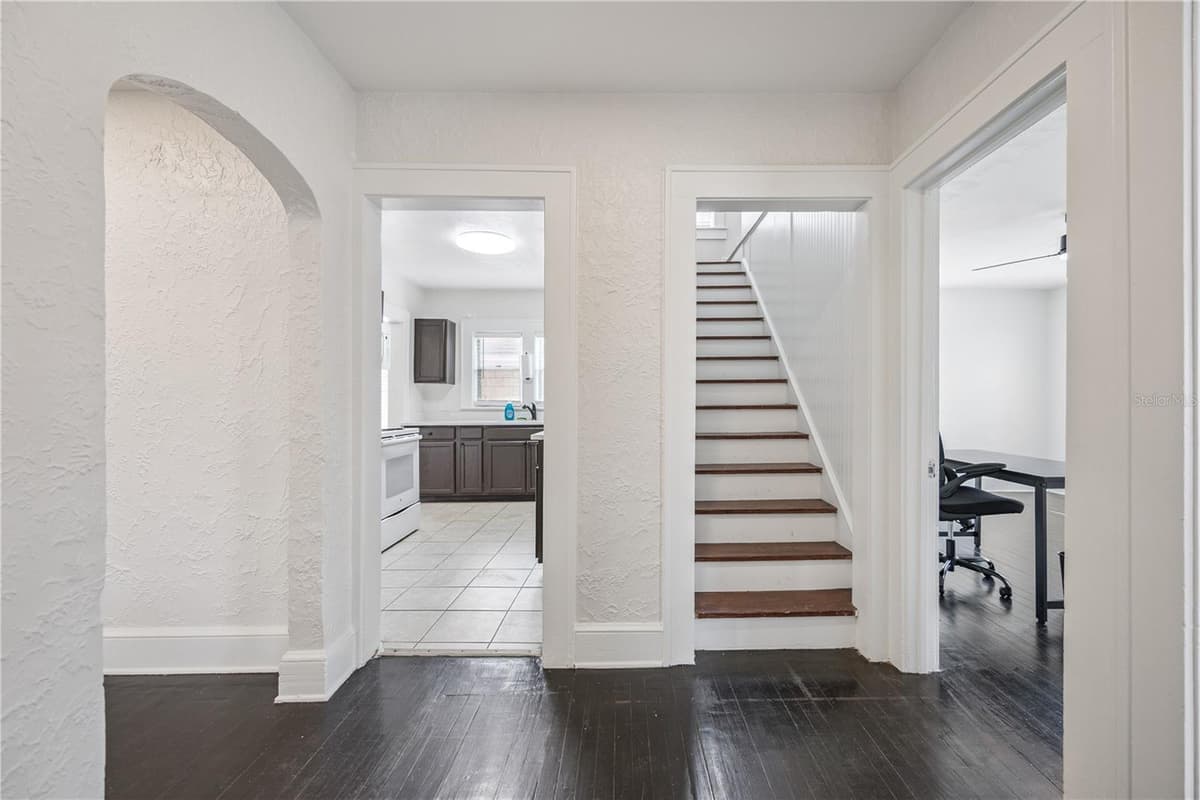 25 PINECREST AVENUE — photo 14 of 52