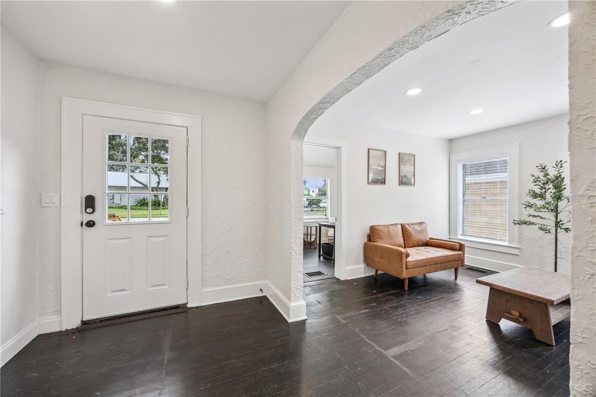 25 PINECREST AVENUE — photo 8 of 52