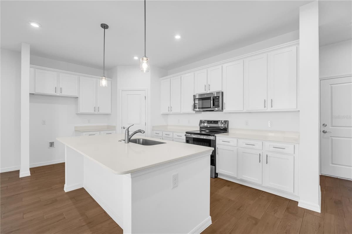 757 CASTLEFORD AVENUE — photo 13 of 33